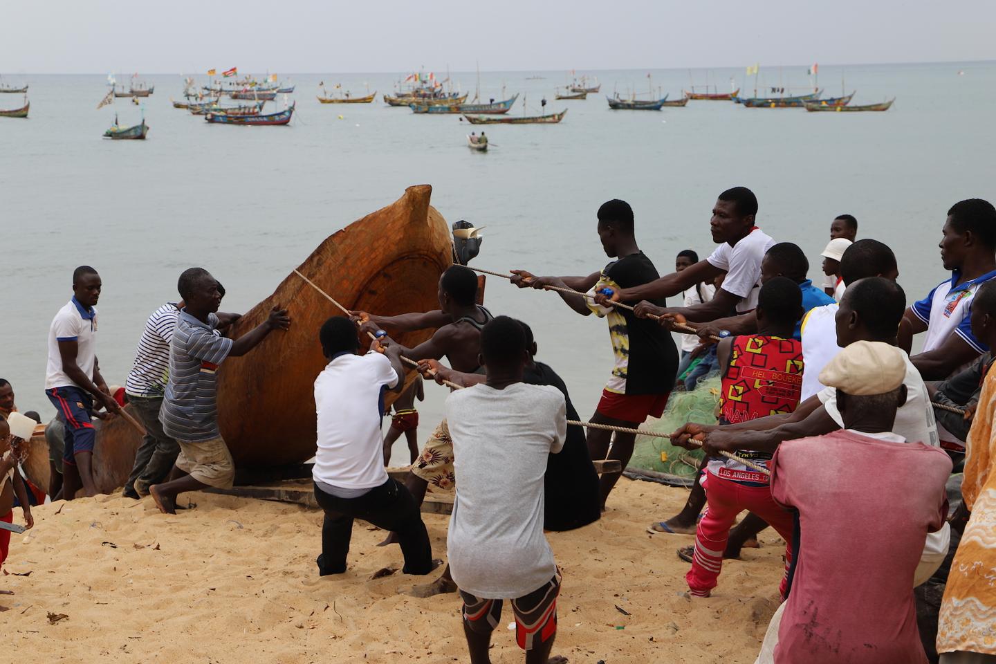 en-cote-d’ivoire,-les-ravages-de-la-peche-illegale