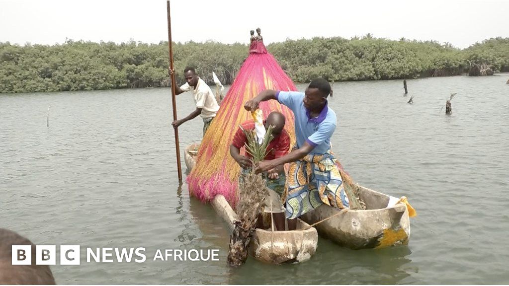 benin:-le-vodoun-« zangbeto »-pour-sauvegarder-la-reserve-« la-bouche-du-roy »-–-bbc-news-afrique